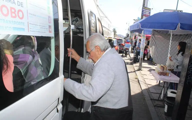 Personas con credencial Inapam acceden a descuento en autobuses