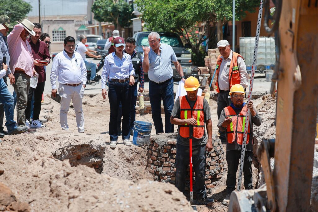 Supervisa Betzabé Martínez obra de drenaje del Plan Fluye en la avenida Vergel