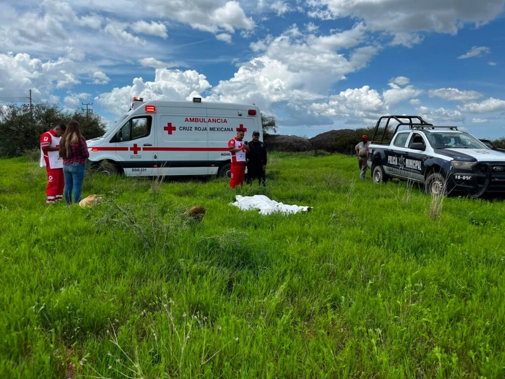 Frente a su propia esposa le quitó la vida un equino