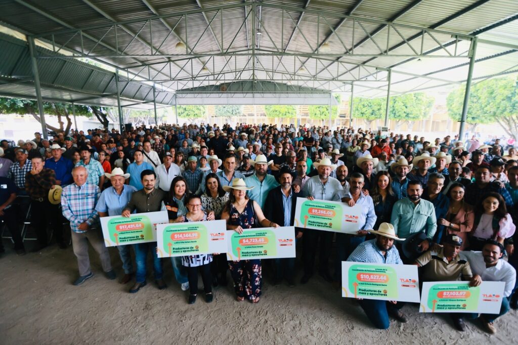 Tlajomulco entrega apoyos históricos a productores de maíz y apicultores