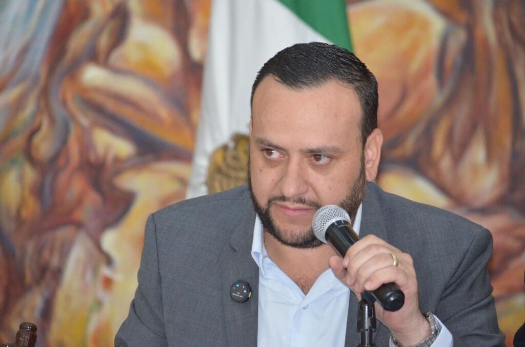 Exhorta Arturo Medina a atender tramos federales de la carretera a Guachochi