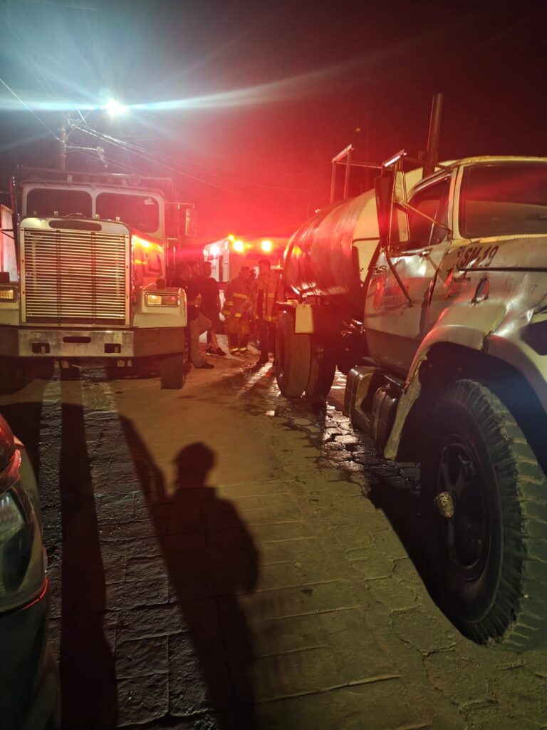 Incendio en domicilio es apagado por los bomberos