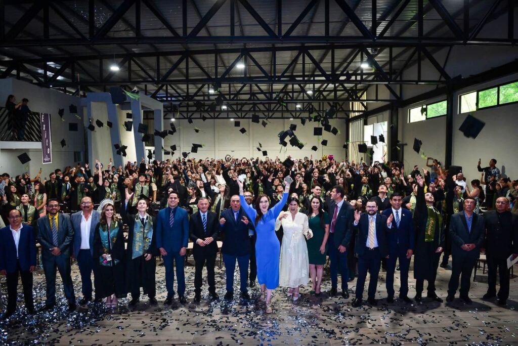 COBAED Plantel 10 celebra la graduación de 237 nuevos bachilleres en Santiago