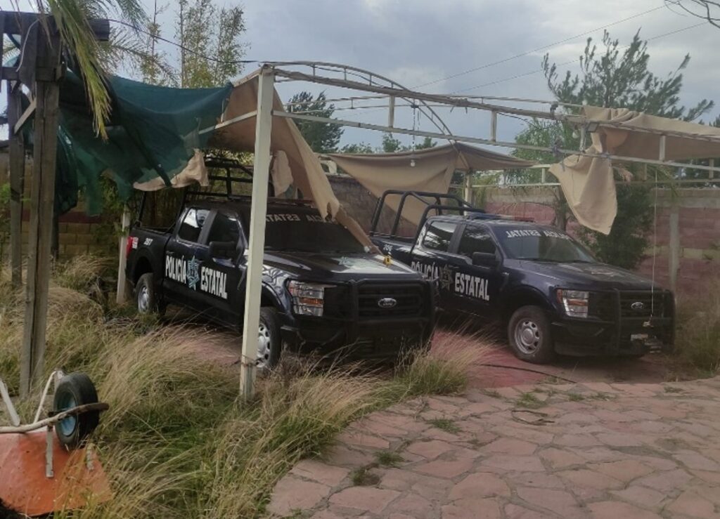 Decima Zona Militar informa que aseguran camionetas robadas pintadas de patrullas