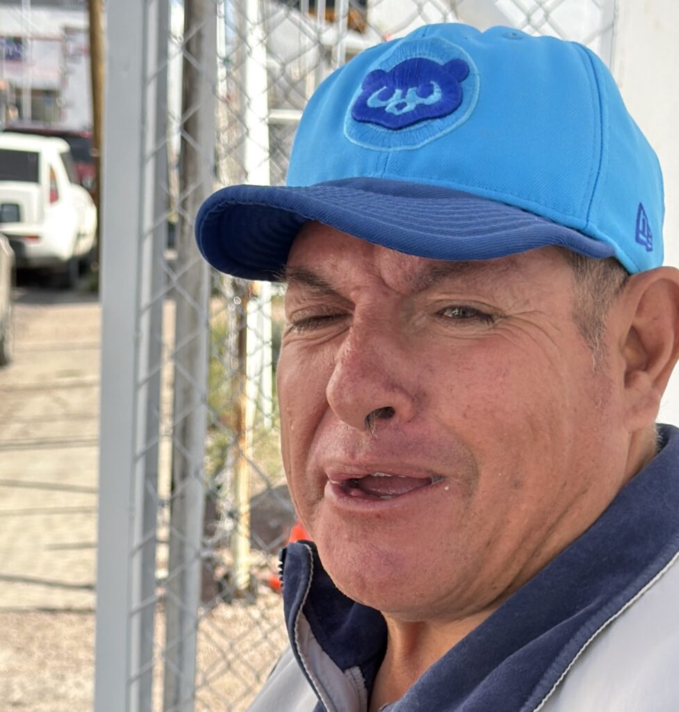 Hombre con discapacidad solicita empleo y apoyo para acceder a programas sociales