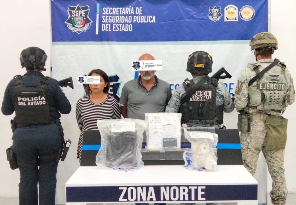 Aseguran más de 13 mil litros de hidrocarburo y detienen a dos personas tras cateo en Juárez
