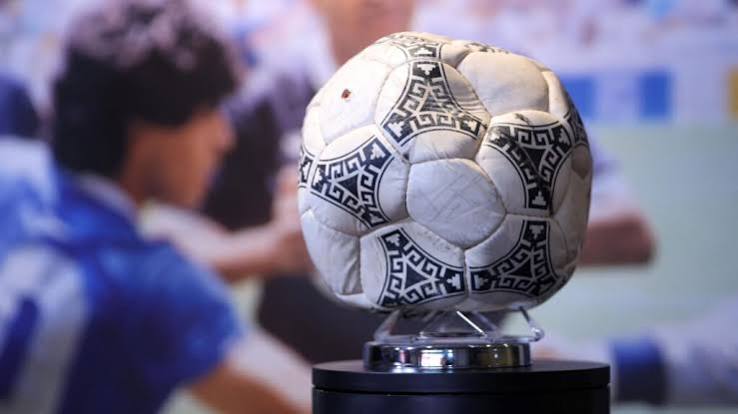 Pelota de Maradona saldrá a subasta por 10 millones de dólares