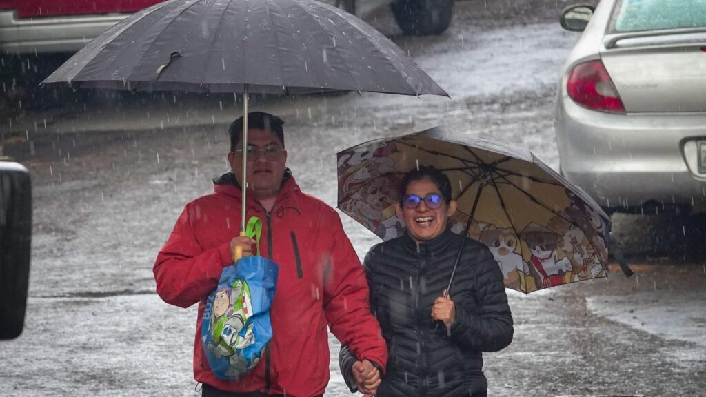 Monzón mexicano dejará lluvias fuertes y calor extremo este martes