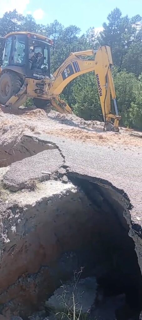 Avanza rehabilitación de puente colapsado en el ejido Vencedores