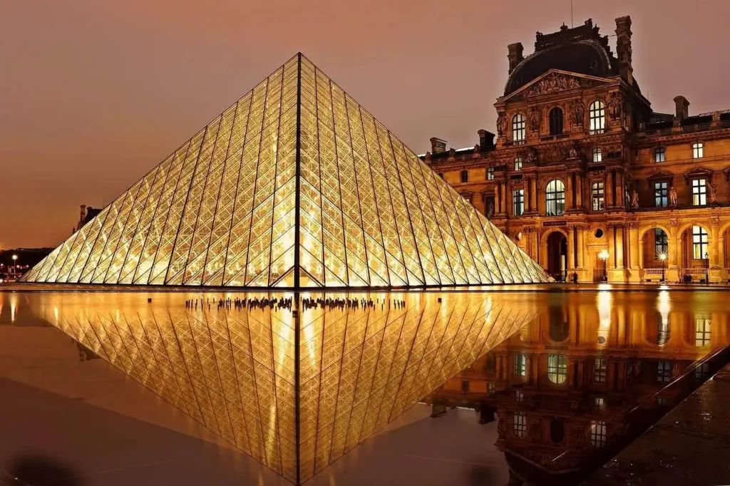 Museo del Louvre reabre la Galería de Apolo tras robo histórico, pero sin sus joyas