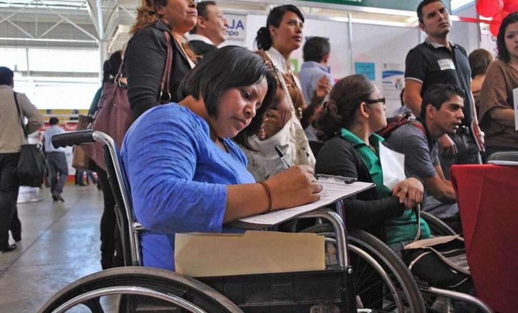 Durango negocia con Bienestar incorporación a pensión para personas con discapacidad