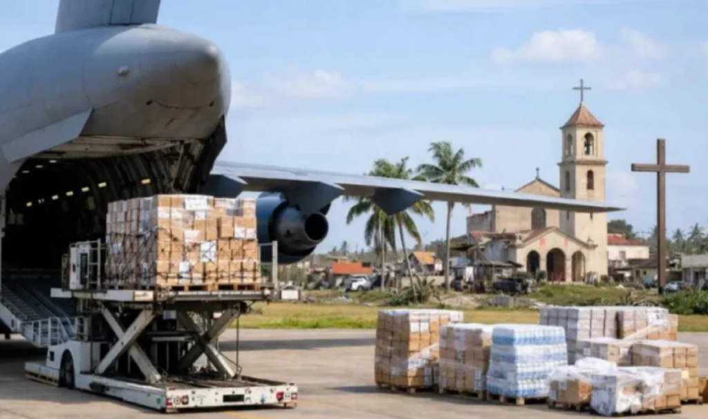 Primer cargamento de ayuda humanitaria llega a Cuba desde EEUU