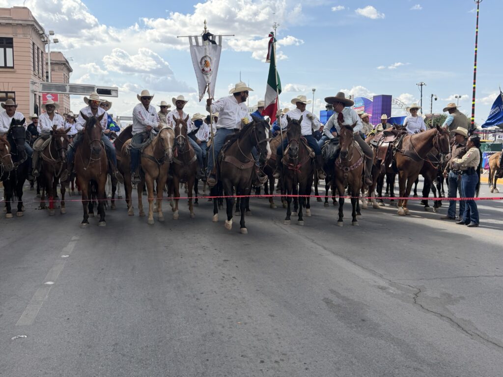 Cabalgata Villista reunió a mas de 600 jinetes en recorrido por la capital
