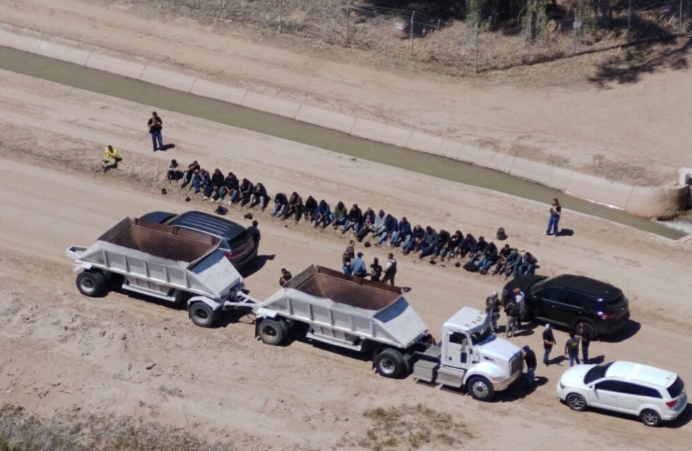 Patrulla Fronteriza localiza a 34 migrantes ocultos en vehículos en California