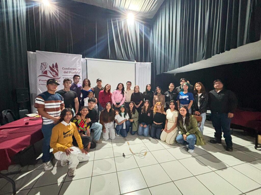 Nancy Flores acompaña graduación en San Jerónimo