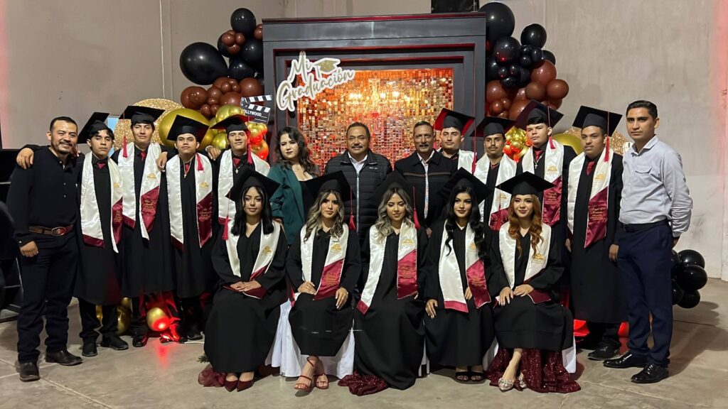 Alcalde felicita a graduados del Telebachillerato de Carrillo y los anima a seguir estudiando