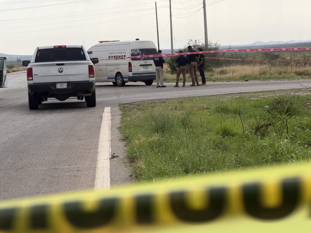 Difunde Fiscalía características de hombre localizado sin vida en la carretera Parral–El Vergel