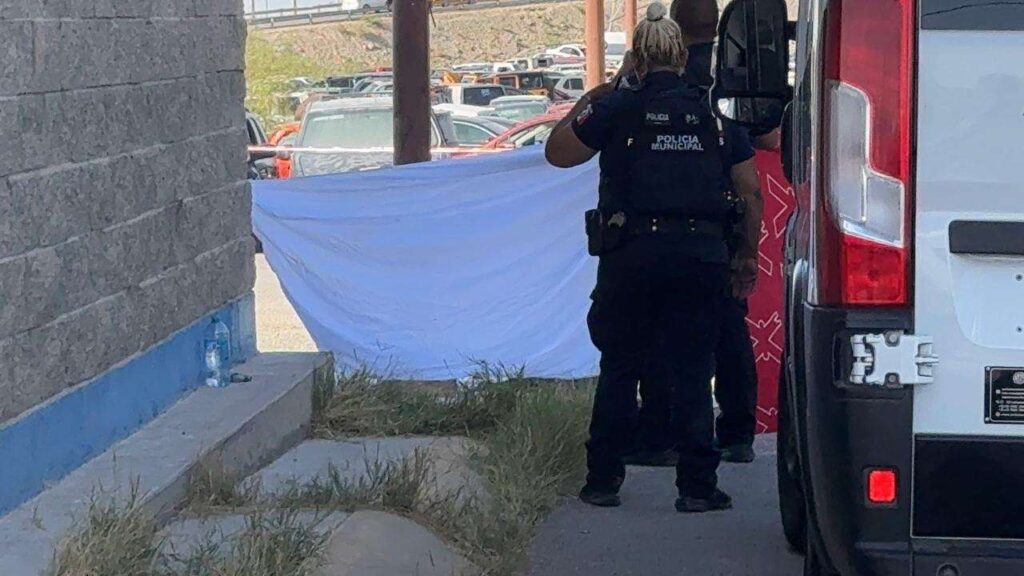 Muere niño tras quedar atrapado dentro de un automóvil en Ciudad Juárez; investigan el caso