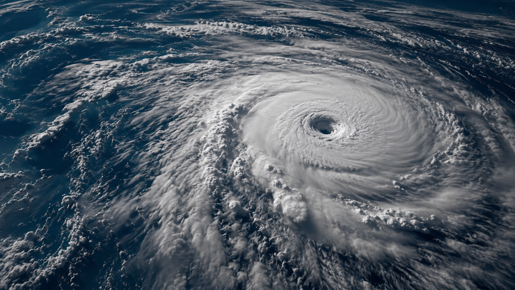 Huracán Genevieve provocará lluvias intensas, fuertes vientos y calor extremo