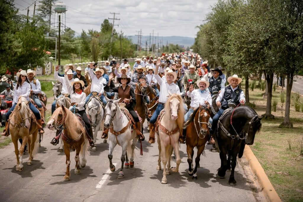 Más de 6 mil jinetes participan en la tradicional Cabalgata Villista de la Fenadu 2026