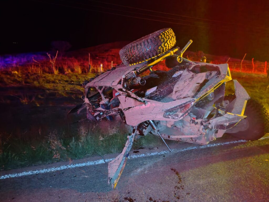 Colisionan Razer y camioneta; reportan a ocho lesionados