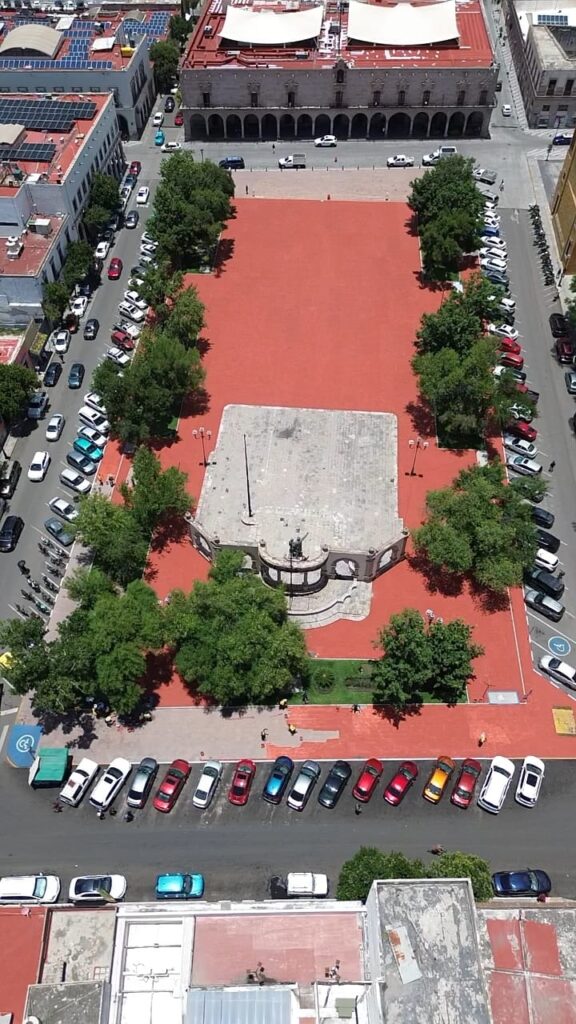 La Plaza IV Centenario fue rehabilitada con trabajos de mantenimiento y pintura