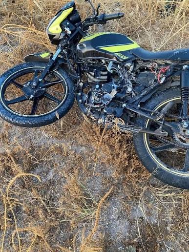 Joven motociclista pierde la vida, su esposa y bebé lesionados