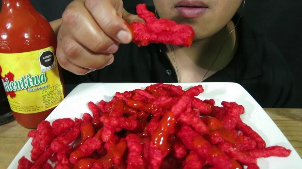 ¿Qué pasa si comes Cheetos Flamin’ Hot todos los días? Esto le pasará a tu cuerpo
