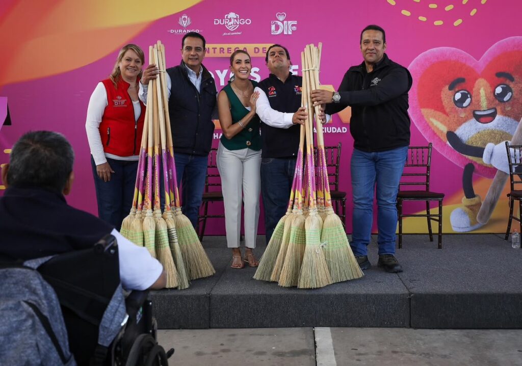 Alumnos del CAS elaboran 600 escobas para mantener limpio Durango