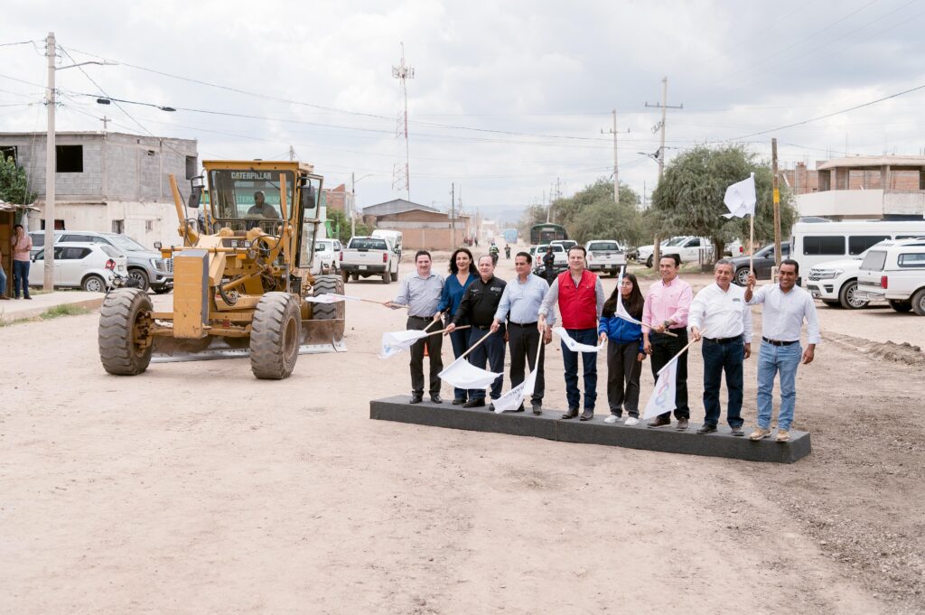 Tras años de espera, inicia pavimentación de Camino La Loma en Durango
