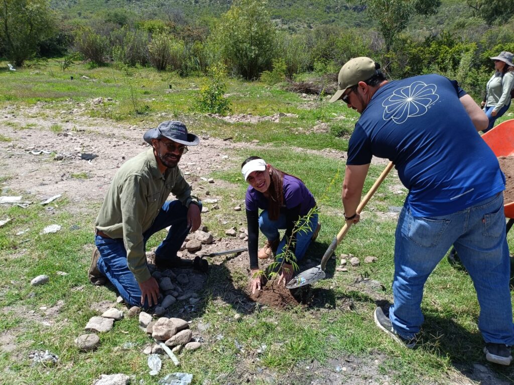 Conagua realiza jornada de limpieza y reforestación en el río Tunal