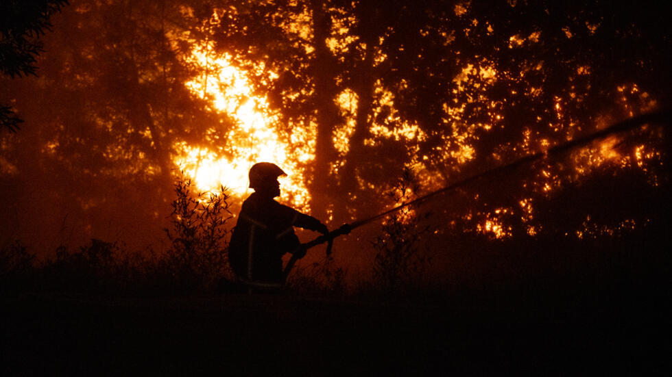 Incendios en España y Francia obligan a evacuar a más de 260 mil personas