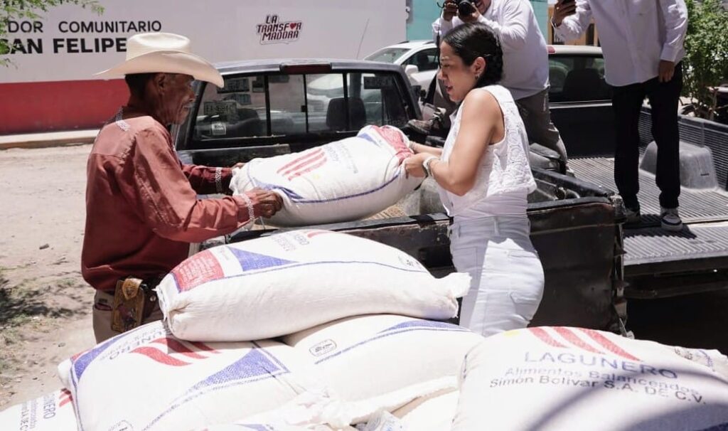 Betzabé entrega apoyo alimenticio para fortalecer la producción caprina durante la sequía