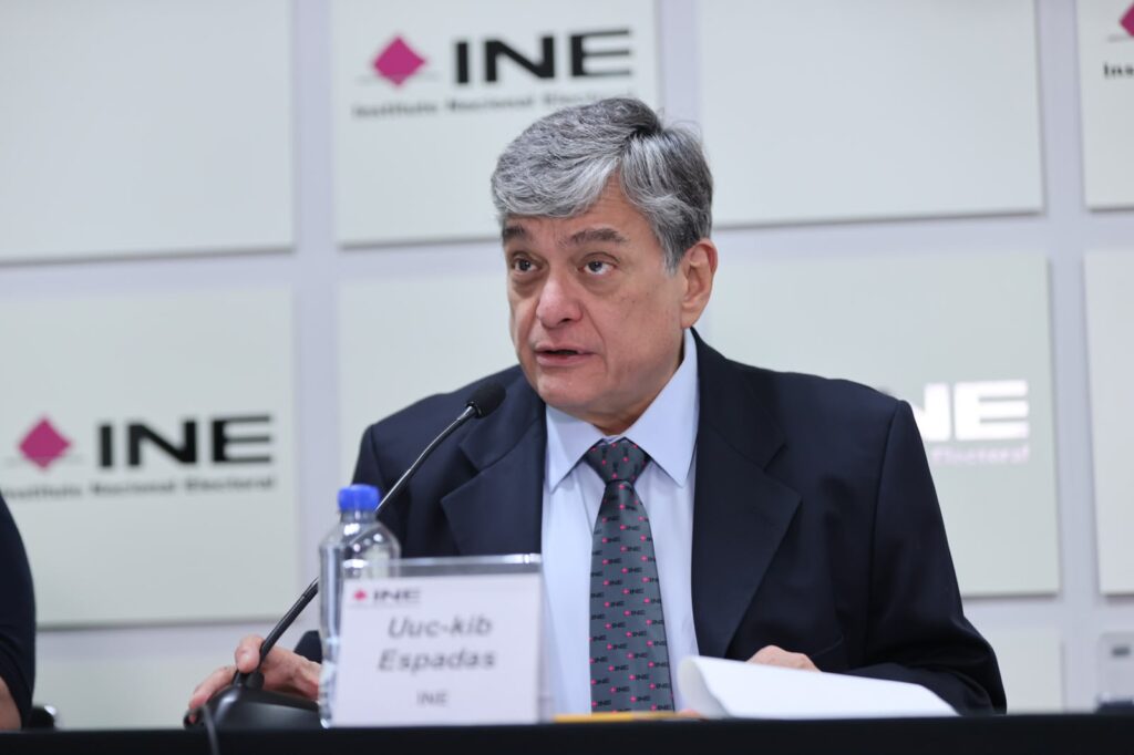 Consejero del INE propone usar doble boleta para elegir diputados de mayoría y plurinominales