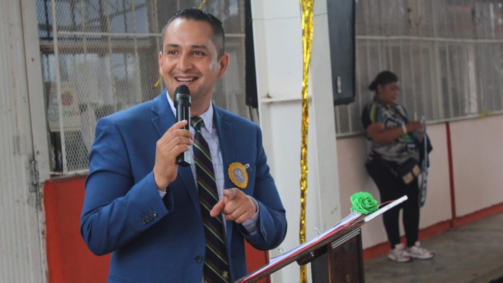 César Salas anuncia el programa A la Escuela, Felices y con Tenis