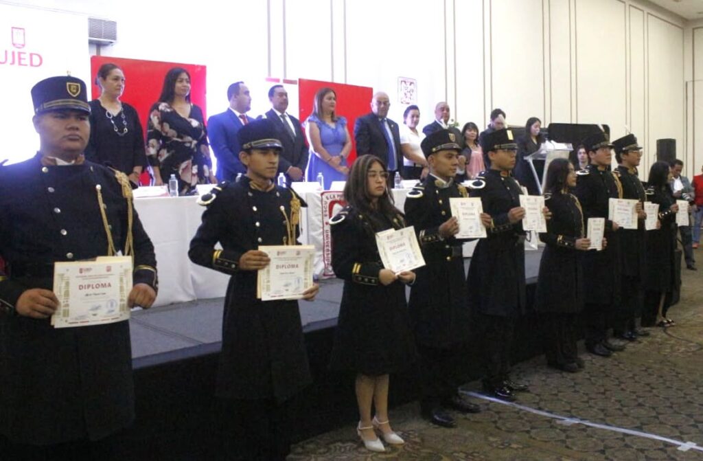 Generación 67 de la Preparatoria Diurna UJED concluye sus estudios con 365 egresados