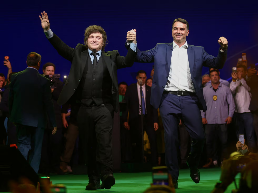Flávio Bolsonaro oficializa su candidatura presidencial con respaldo de Javier Milei