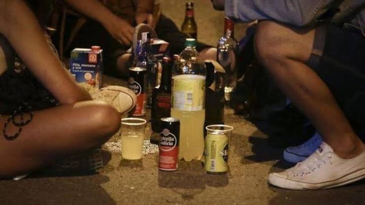 Beber menos ya es tendencia entre los jóvenes, aunque el estigma continúa