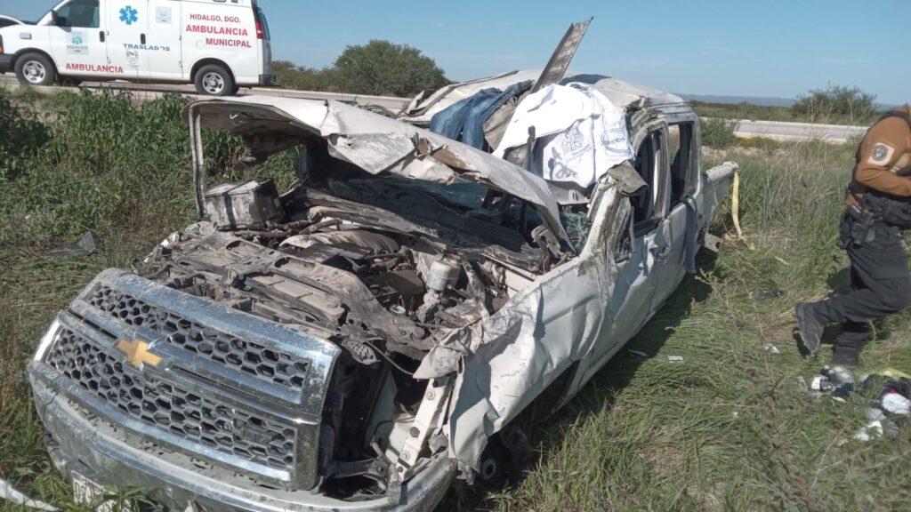 Volcó en la carretera a Parral y perdió la vida un hombre de Chihuahua