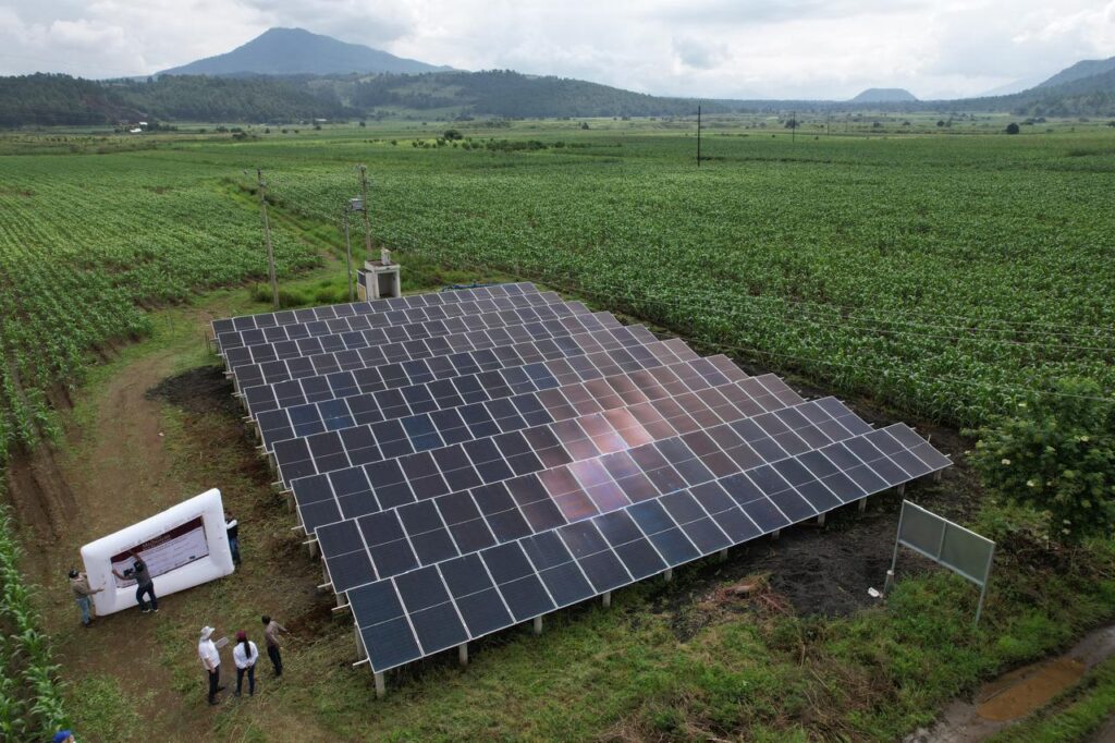 Instalan sistema solar para garantizar agua potable en comunidad indígena de Paracho, Michoacán