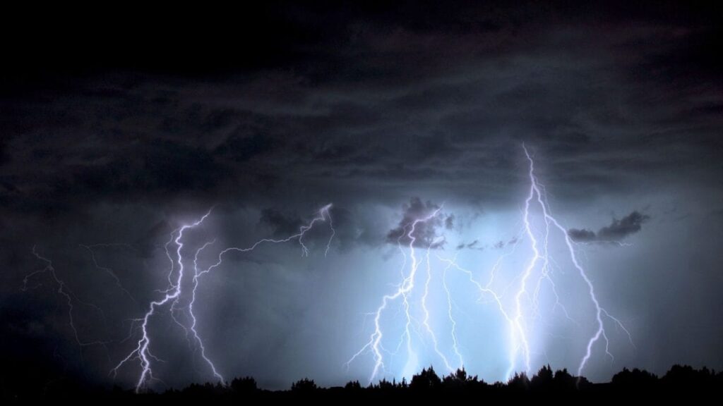 SMN desmiente la llegada de una “tormenta negra” a México y alerta por lluvias intensas