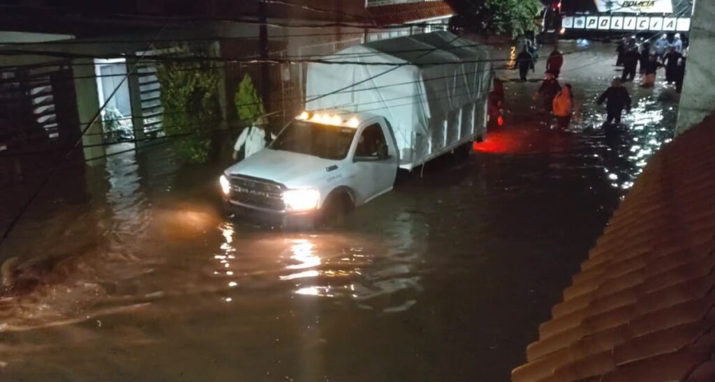 Persisten inundaciones en San Ángel; vecinos exigen solución definitiva
