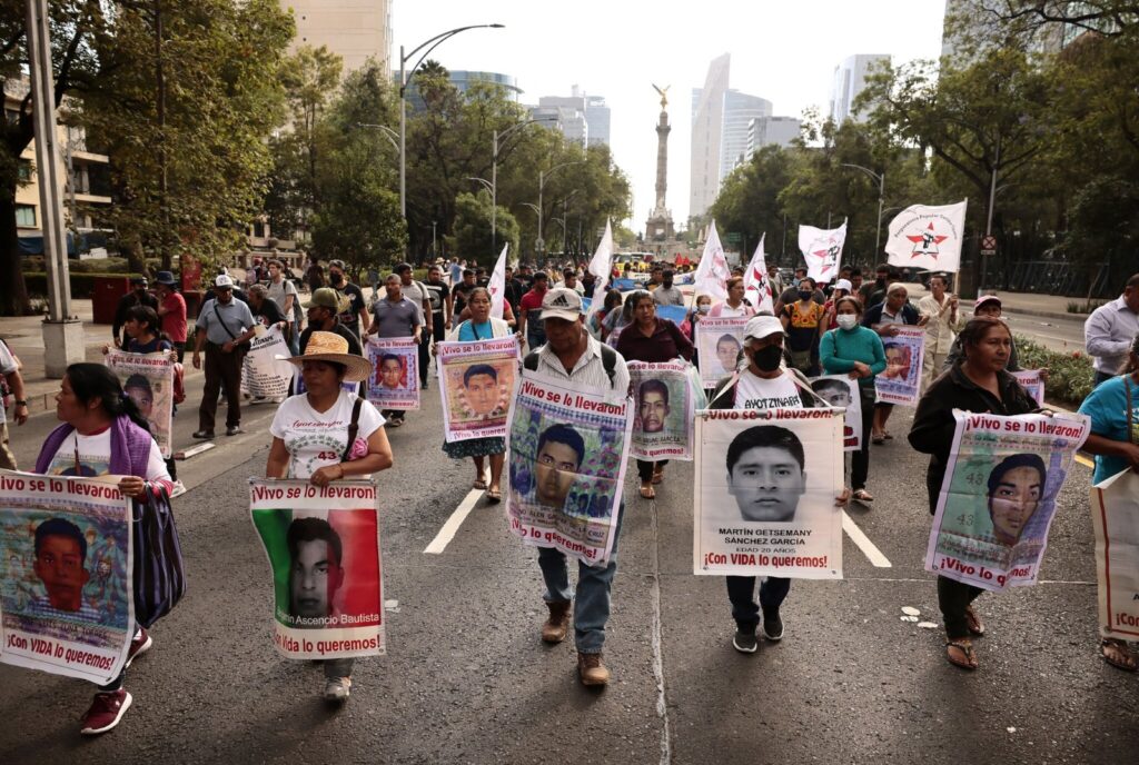 Padres de los 43 normalistas de Ayotzinapa acusan a la CNDH de “traición histórica”