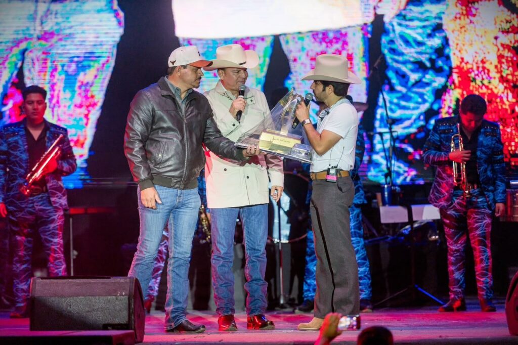 Joss Favela entrega el corazón en La Villista 2026 y refrenda su cariño por Durango