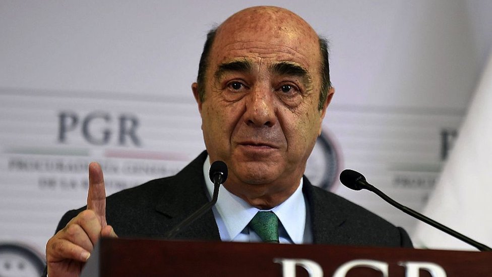 Juez cambia medida cautelar de Murillo Karam por caso Ayotzinapa