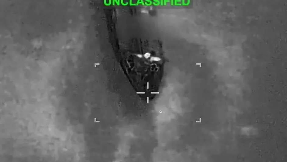 EU bombardea petrolero con destino a Irán por romper bloqueo naval