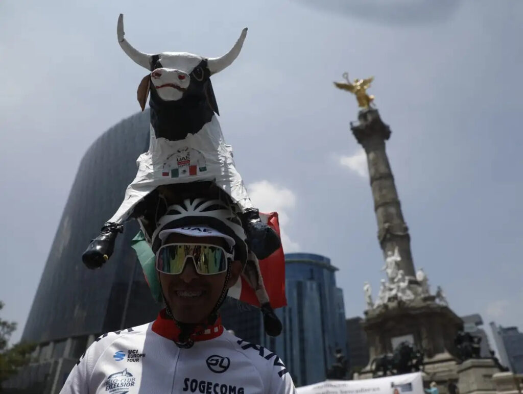 Aficionados celebran en el Ángel el histórico Tour de Isaac del Toro