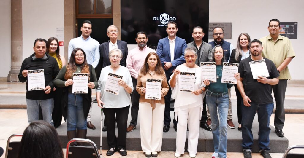 Durango reconoce a quienes preservan la historia con fotografías y documentos familiares
