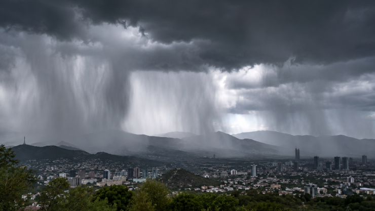 SMN alerta por lluvias, tormentas eléctricas y granizo en 12 estados