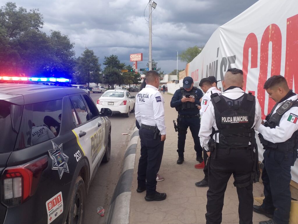 Policías Municipales y Estatales rescatan a jovencito con intenciones de hacerse daño